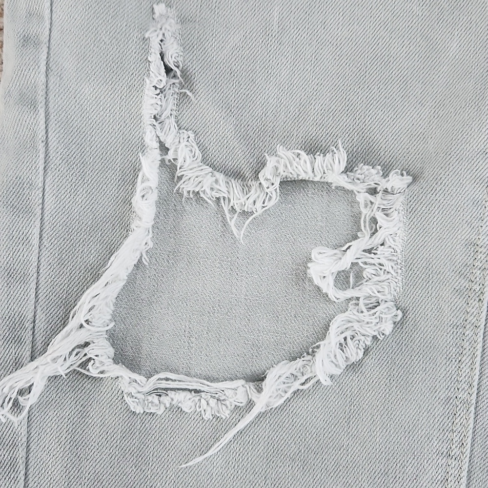 AEO Mom Straight Jeans, Size 6 Regular - Picture 7 of 8